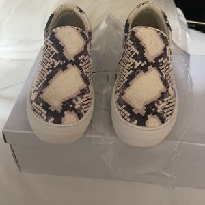 Steve Madden snake skin loafers size 6. Still in box